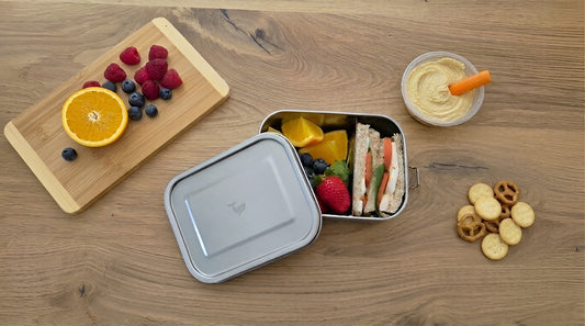 KiNDKiT Edelstahl Lunchbox mit Obst und Snacks nachhaltig langlebig